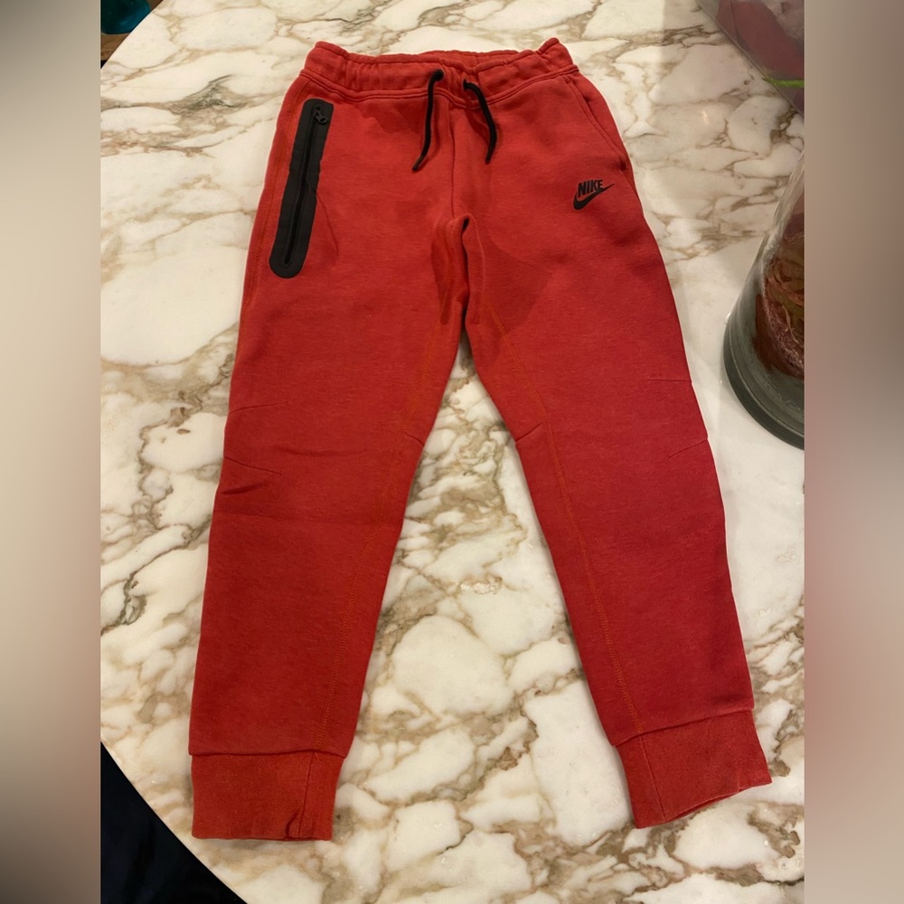 Nike Tech fleece Jogger Sweatpants youth Size Medium Red like new